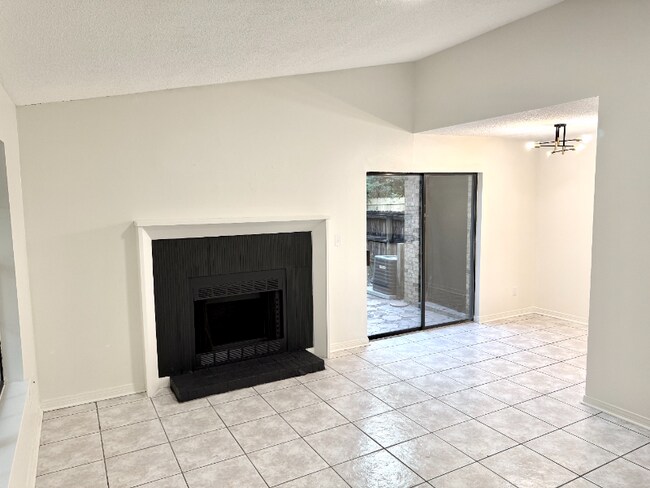 Foto del edificio - 9345 Chisholm Rd