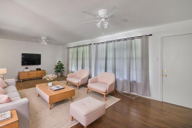 Foto del edificio - 609 W Walnut Ave