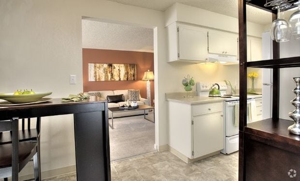 Building Photo - Greenbriar Villa Apartments