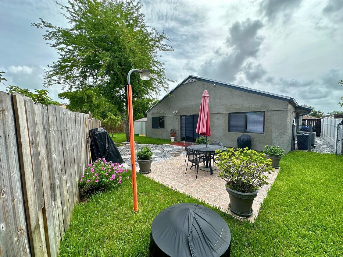 Primary Photo - 2410 SW 87th Terrace