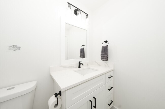 Building Photo - 4011 King St