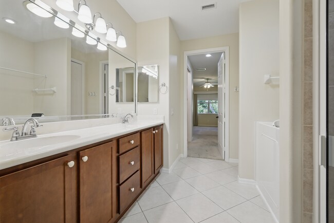 Building Photo - Pineapple Cay