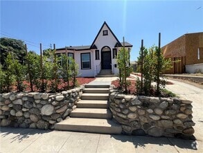 Building Photo - 10322 Plainview Ave