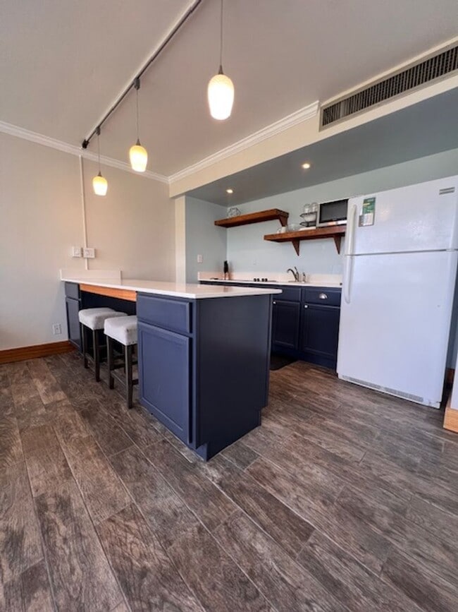 Building Photo - Makaha Valley Studio with spectacular views