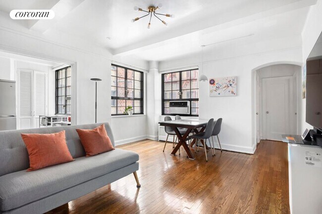 Building Photo - 211 E 35th St