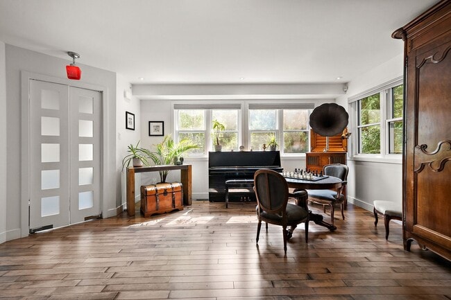 Building Photo - 382 Rue de Springfield