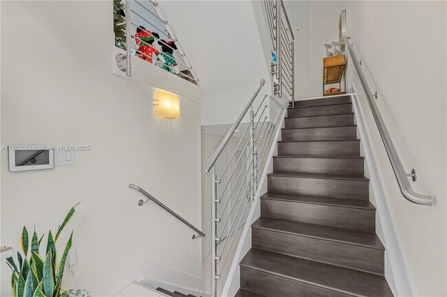 Building Photo - 6671 NW 105th Pl