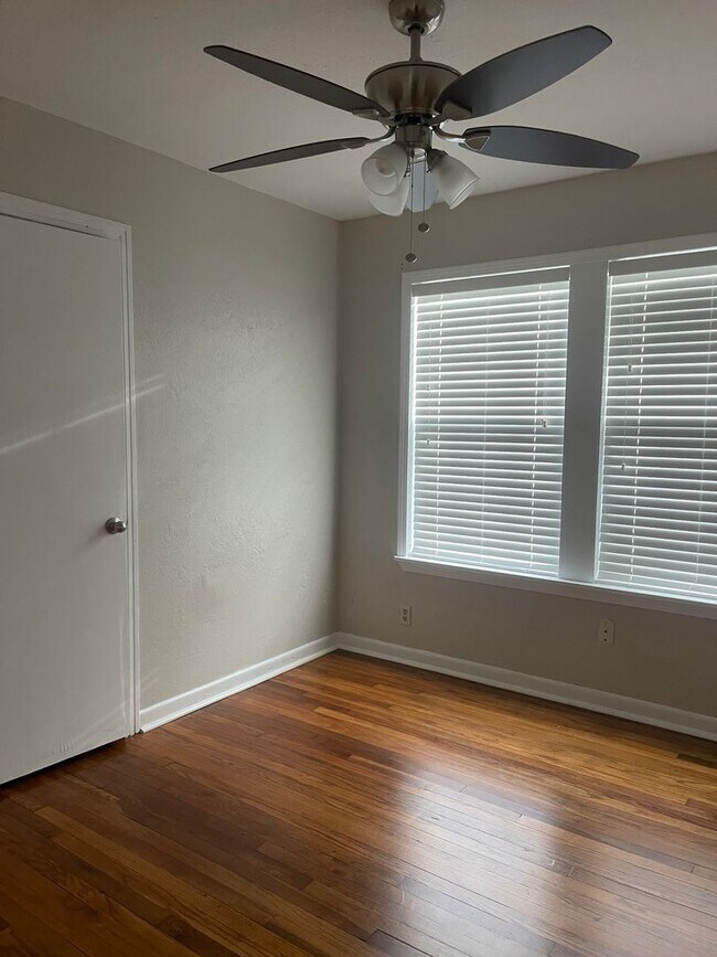 Foto del edificio - 929 Ashland Dr