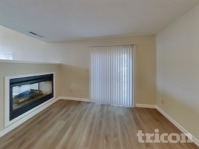 Foto del edificio - 6674 Largo Ln