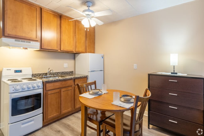 Building Photo - 307 Thompson - Furnished Studios