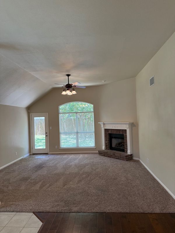Foto del edificio - 8711 Laurel Canyon Dr