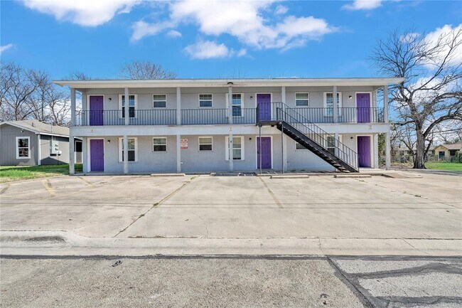 Building Photo - 901 Parmer Ave