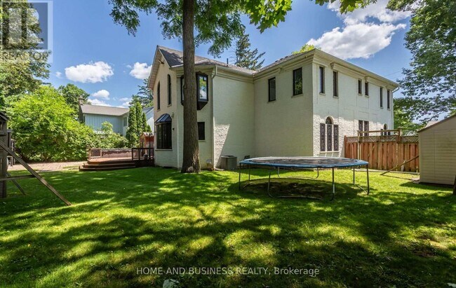 Photo du bâtiment - 1755 Birchwood Dr