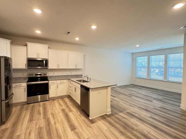 Foto del edificio - End Unit 3 Bed | 2.5 Bath New Construction...