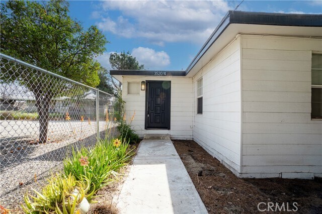 Building Photo - 3520 Crestmore Rd