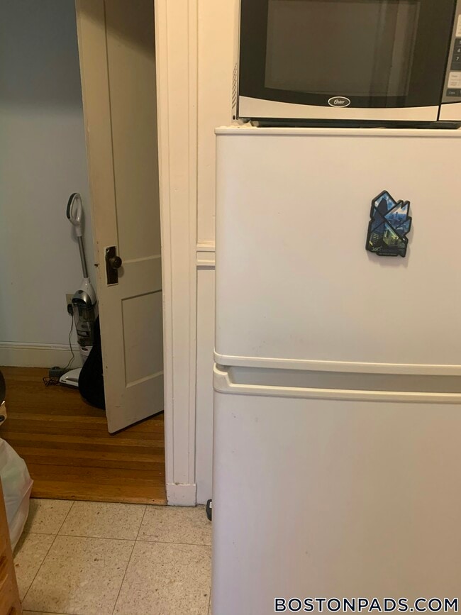 Building Photo - 137 Park Dr