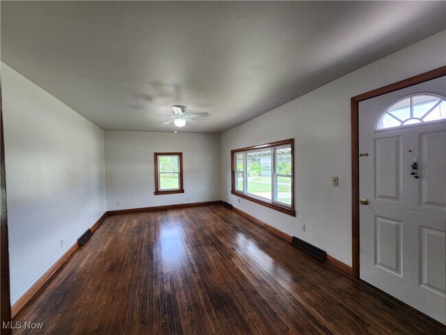 Building Photo - 16937 Cadiz Rd