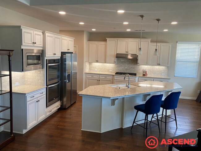 Foto del edificio - Beautiful 3 Bed, 2.5 Bath HOA Home with Fireplace & Modern Amenities