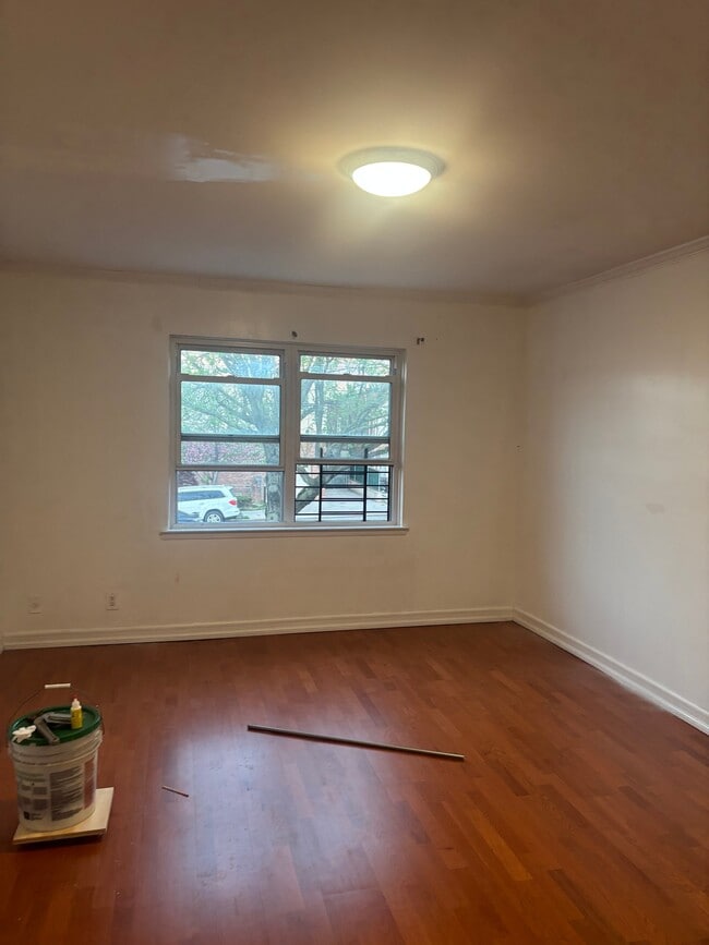 Photo - 25-07 College Point Blvd House