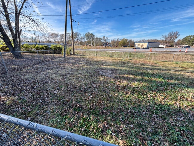 Building Photo - 720 Neal St