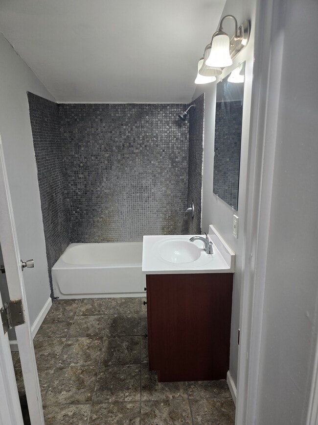 Building Photo - 342 N 52nd St