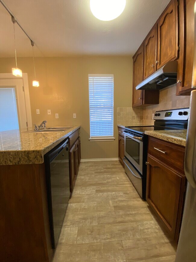 Building Photo - 713 Mynah Ave