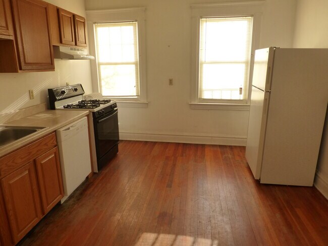 Building Photo - 249 Alden Ave