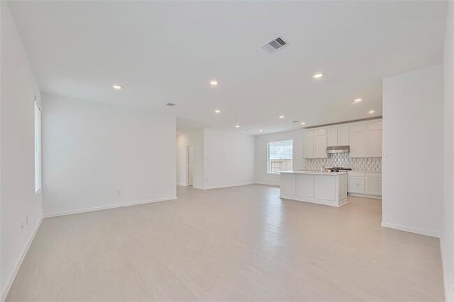Building Photo - 6743 Iron Clover Dr