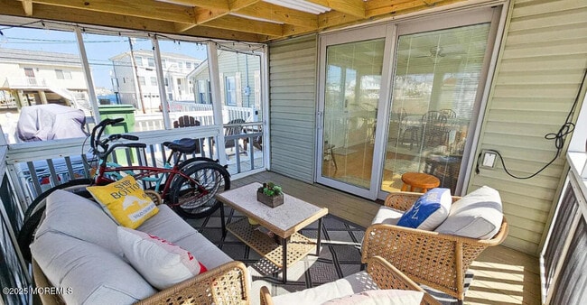 Building Photo - 1022 S Green St