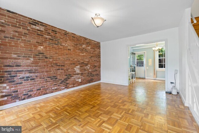 Foto del edificio - 1200 S Barton St