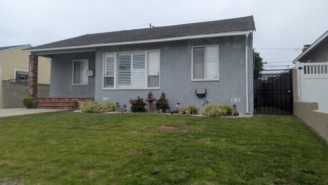 Foto del edificio - 5732 Yearling St
