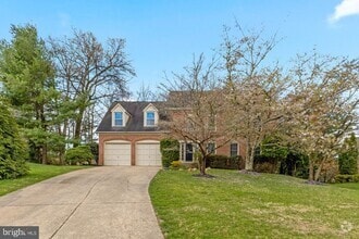 Building Photo - 918 White Pine Pl