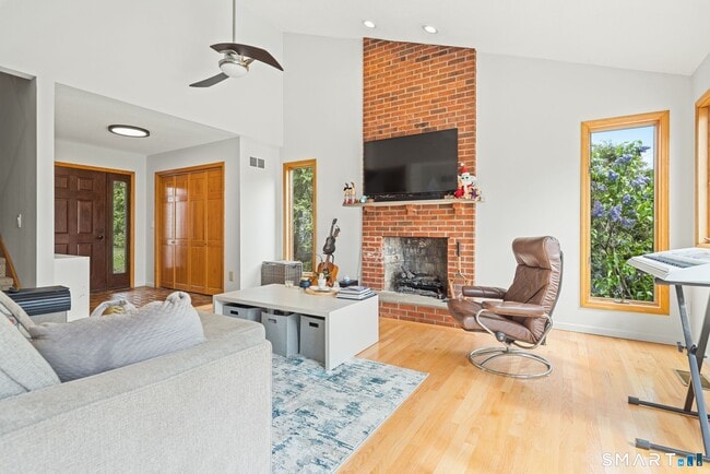 Foto del edificio - 39 Brightwood Ln