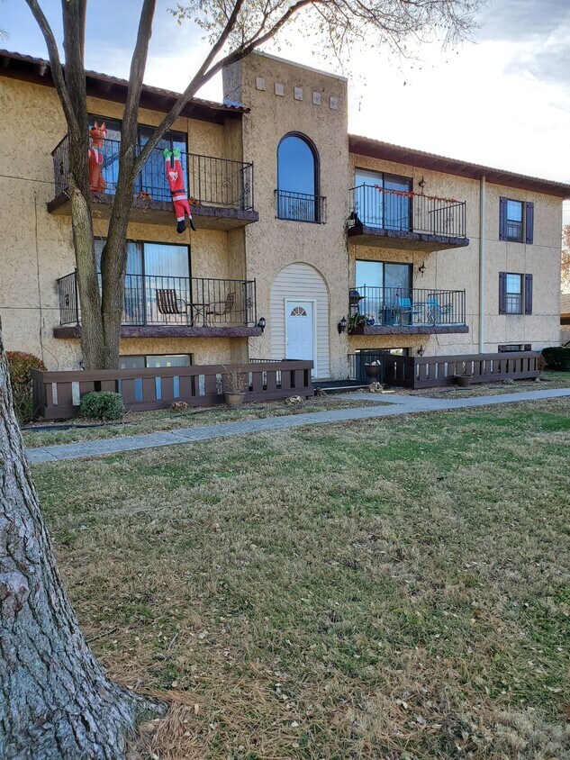 137 North 45th St Apt 11 Unit 645, Belleville, IL 62226 Apartments in