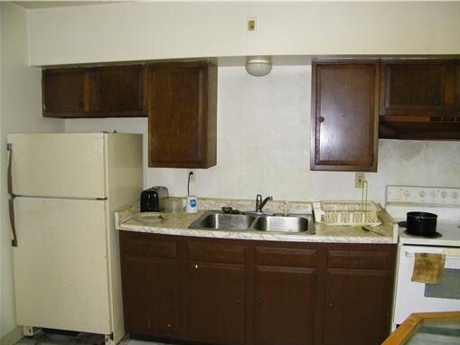 Kitchen - 1000 State Ave