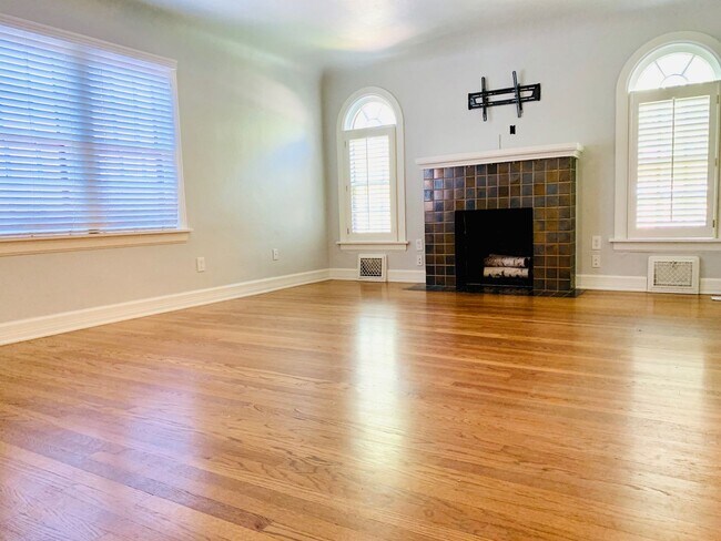 Foto del edificio - Beautiful 2BD 2BA Home in Edgemere Park!!!
