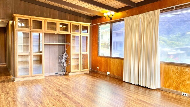 Building Photo - DESIRABLE MANOA VALLEY HOME W/ LARGE BONUS...