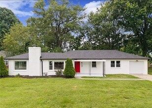 Building Photo - 1709 Herby Dr