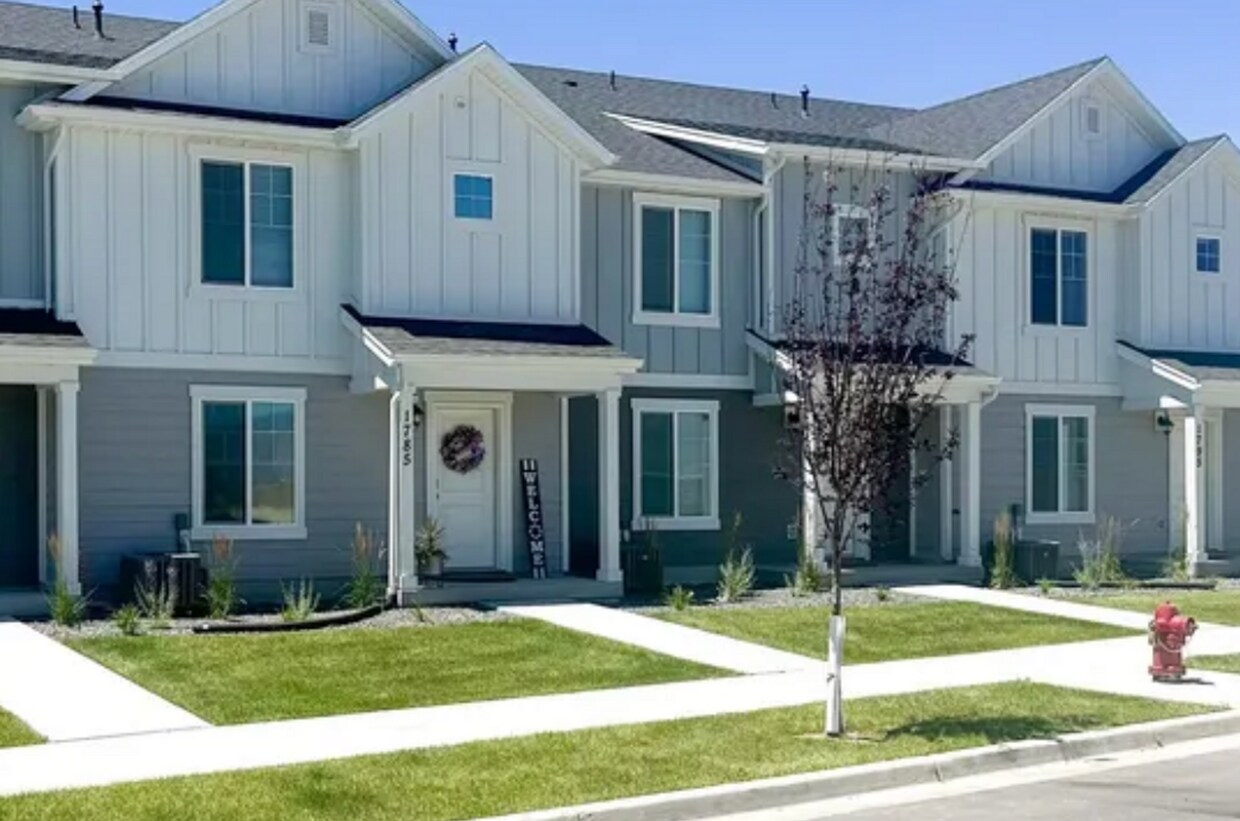 Foto principal - Brand New Townhome in Payson