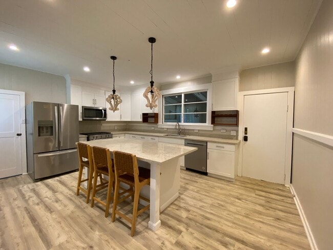 Building Photo - Furnished Plantation Home with 3 Bedrooms,...