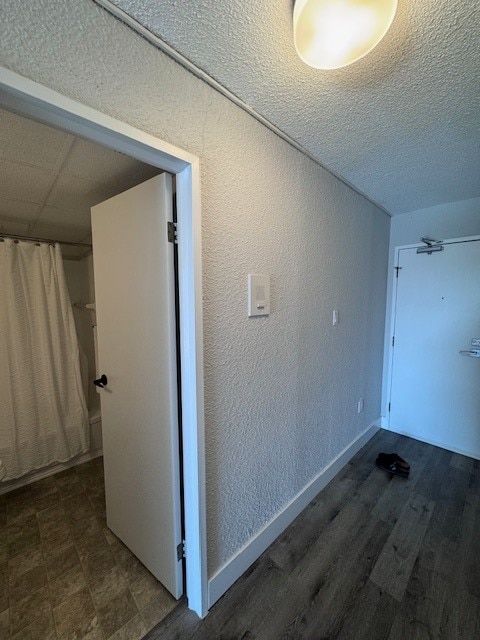 Building Photo - 5572-5572 N Ridge Rd