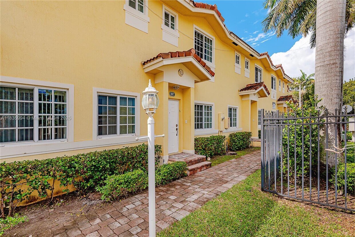 Foto principal - 205 NE 4th Ct.