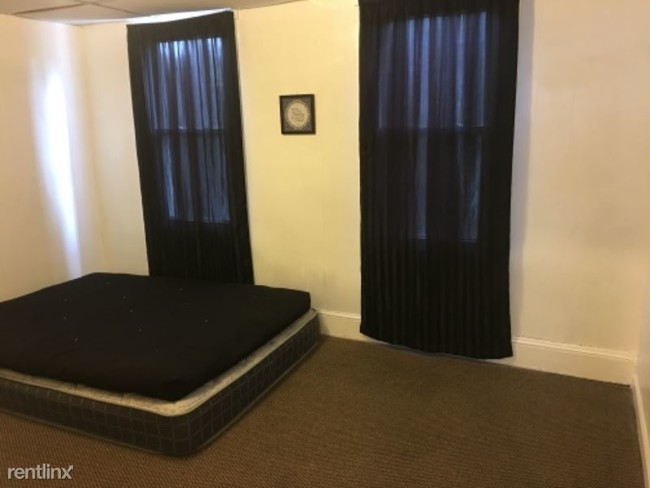 Building Photo - 3 br, 1 bath Apartment - 231 Brown St