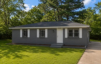 Building Photo - 425 Gainsville Ave