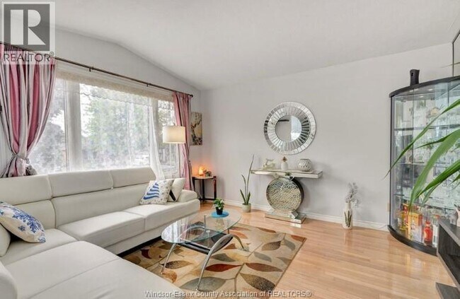 Building Photo - 1431 Fuller Crescent