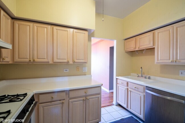 Foto del edificio - 6042 N Kenmore Ave