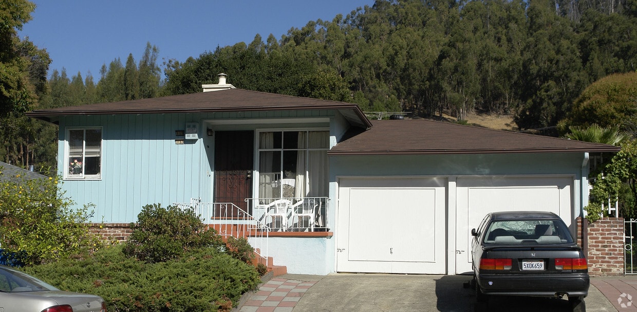 Primary Photo - 4107-4109 Keller Ave