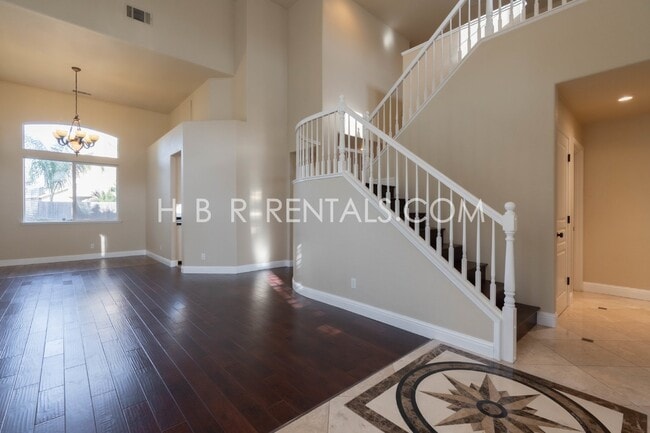 Building Photo - 422 Meyenberg Ave