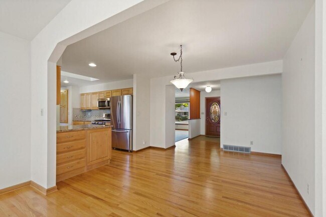 Building Photo - 1522 W 31st St