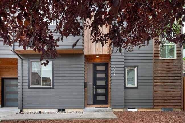 Building Photo - Modern Elegance! Eastmoreland Stunner! Pre...